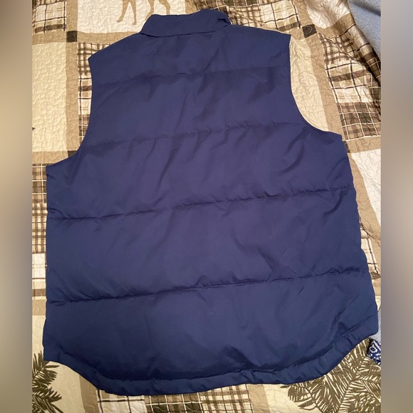 St. John's Bay Men’s Solid Puffer Vest - Picture 2 of 5